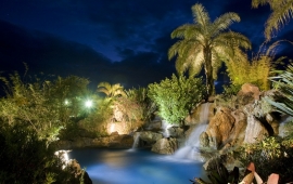 Piscina com Cachoeira