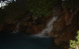 Cachoeira ao Anoitecer