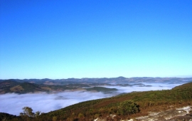 Amanhecer no alto da serra