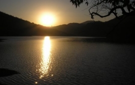 Por do sol na represa