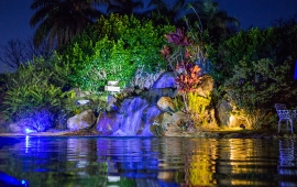 Piscina com cachoeira